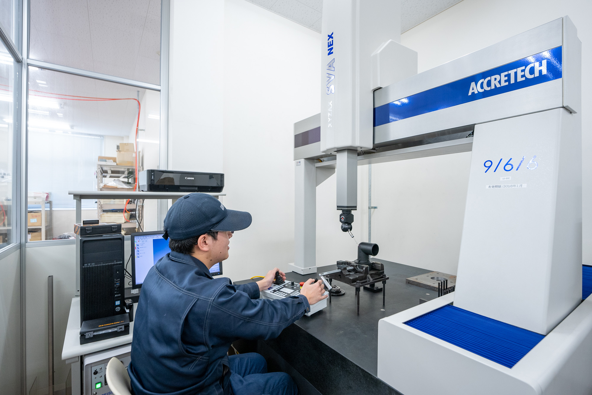 クリーンルーム成形の重要性｜異物混入を防ぐ最新環境